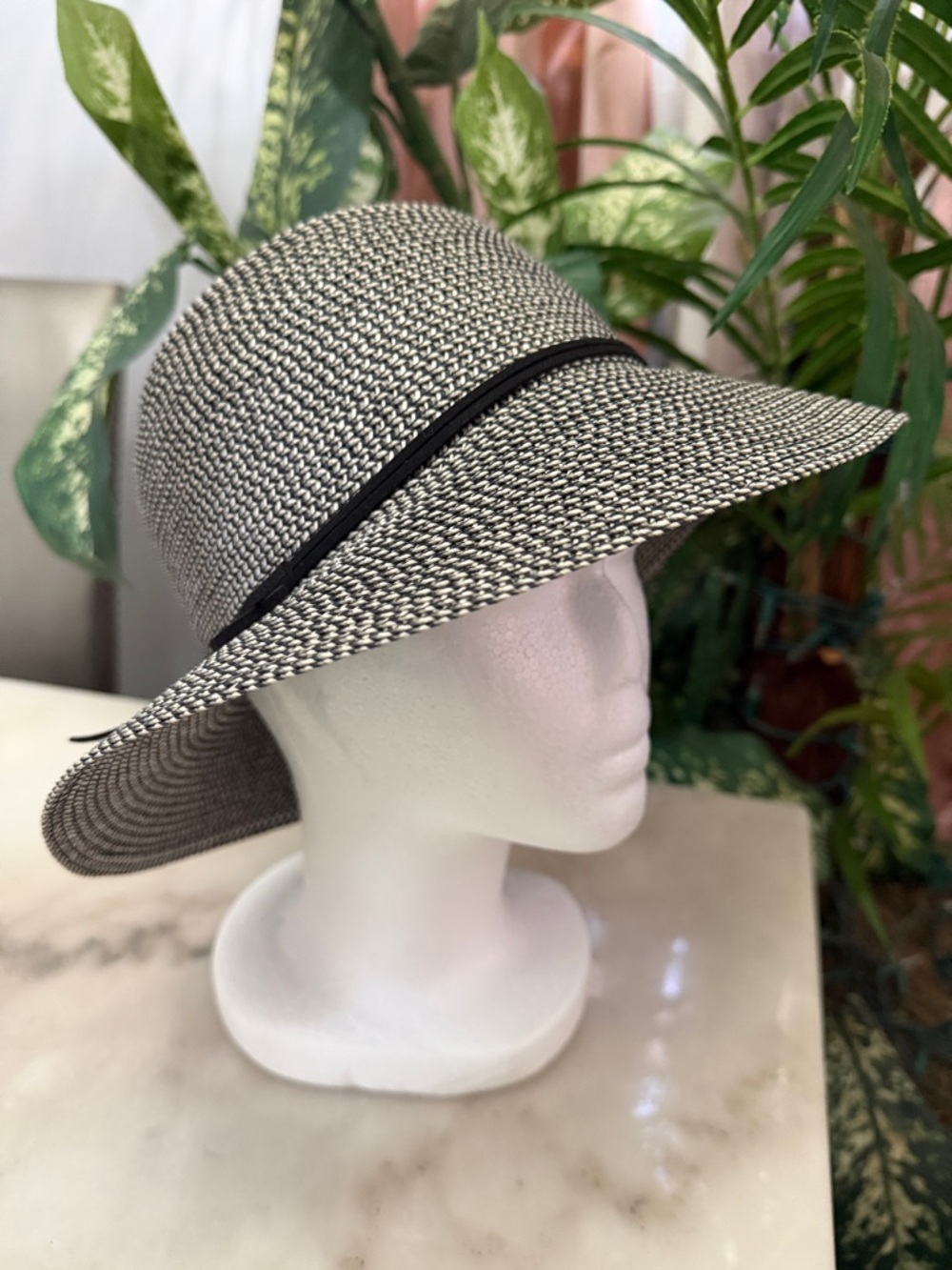 Elegant Vintage Black and White Women's Wide Brim Hat